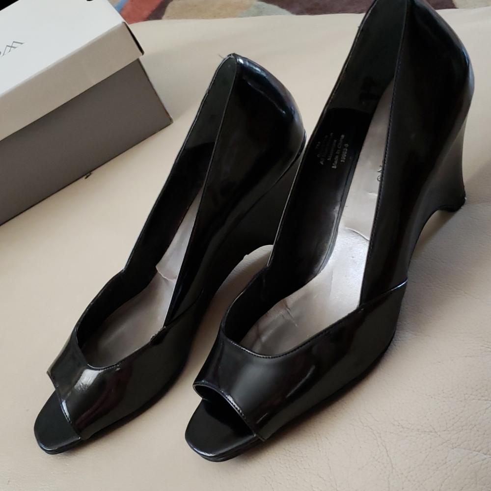 Shoes - Picture 5 of 5
